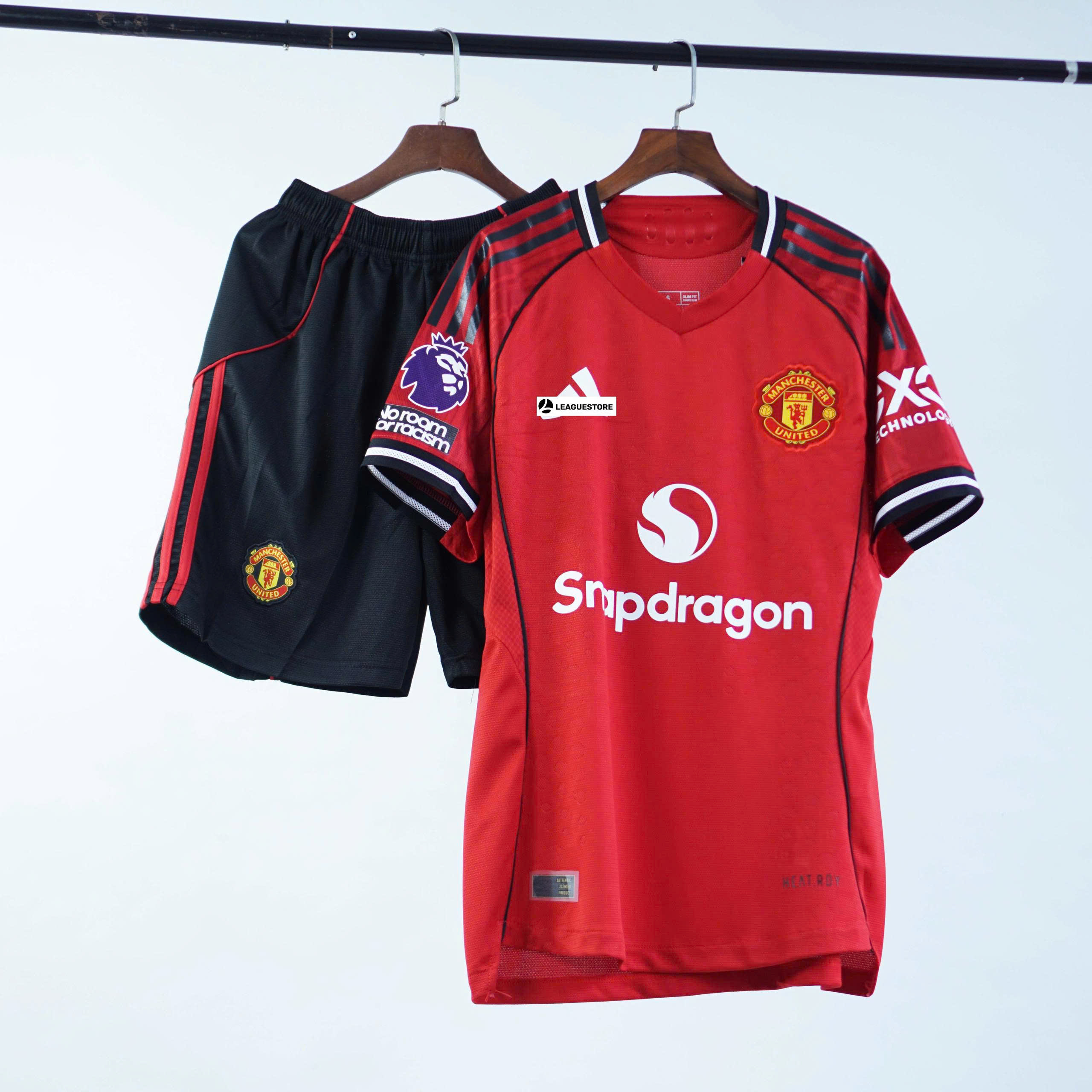 Áo Đấu Manchester United Sân Nhà 2025/26 – Phiên Bản Leak