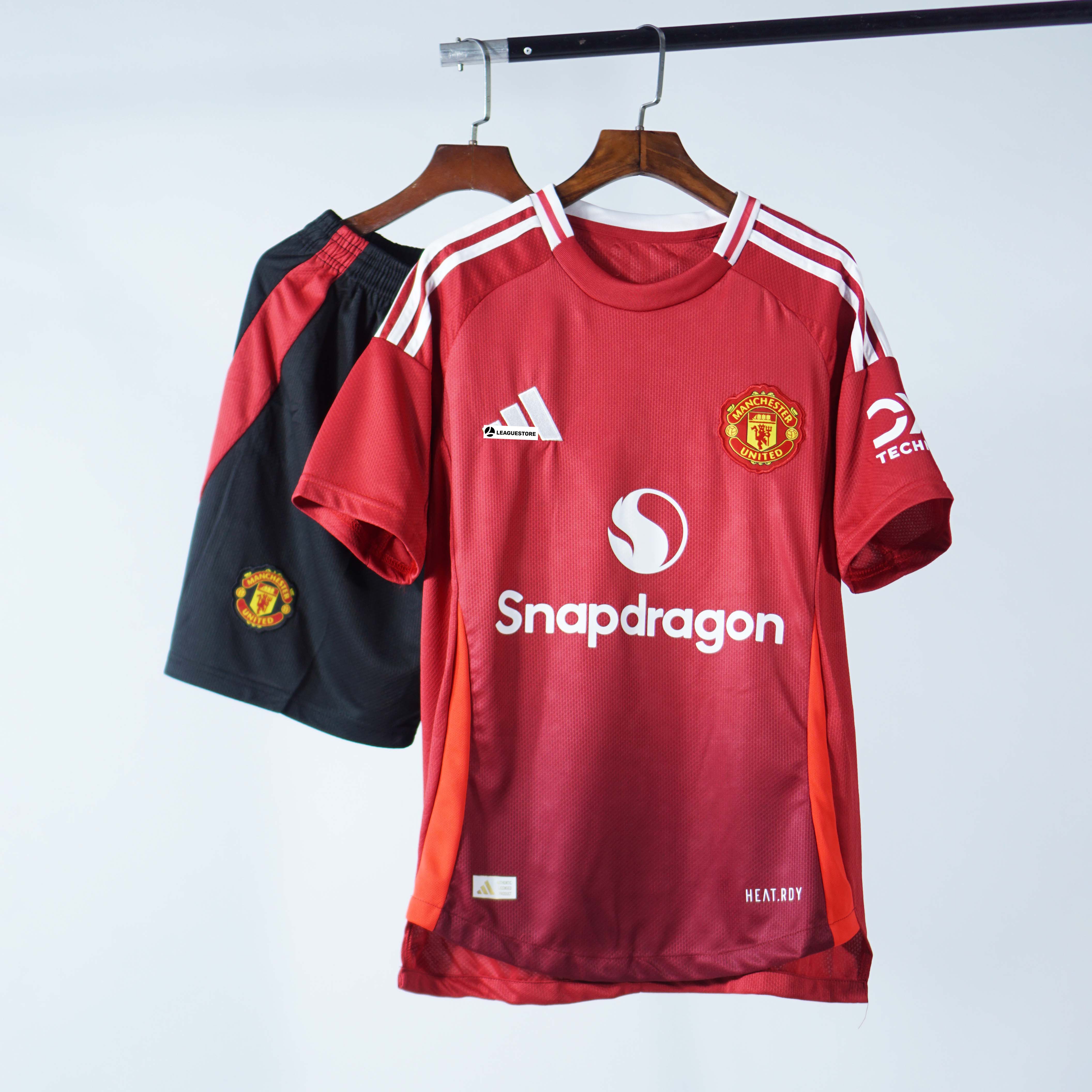 [SALE] Bộ Manchester United sân nhà màu đỏ quần đen mùa 24/25