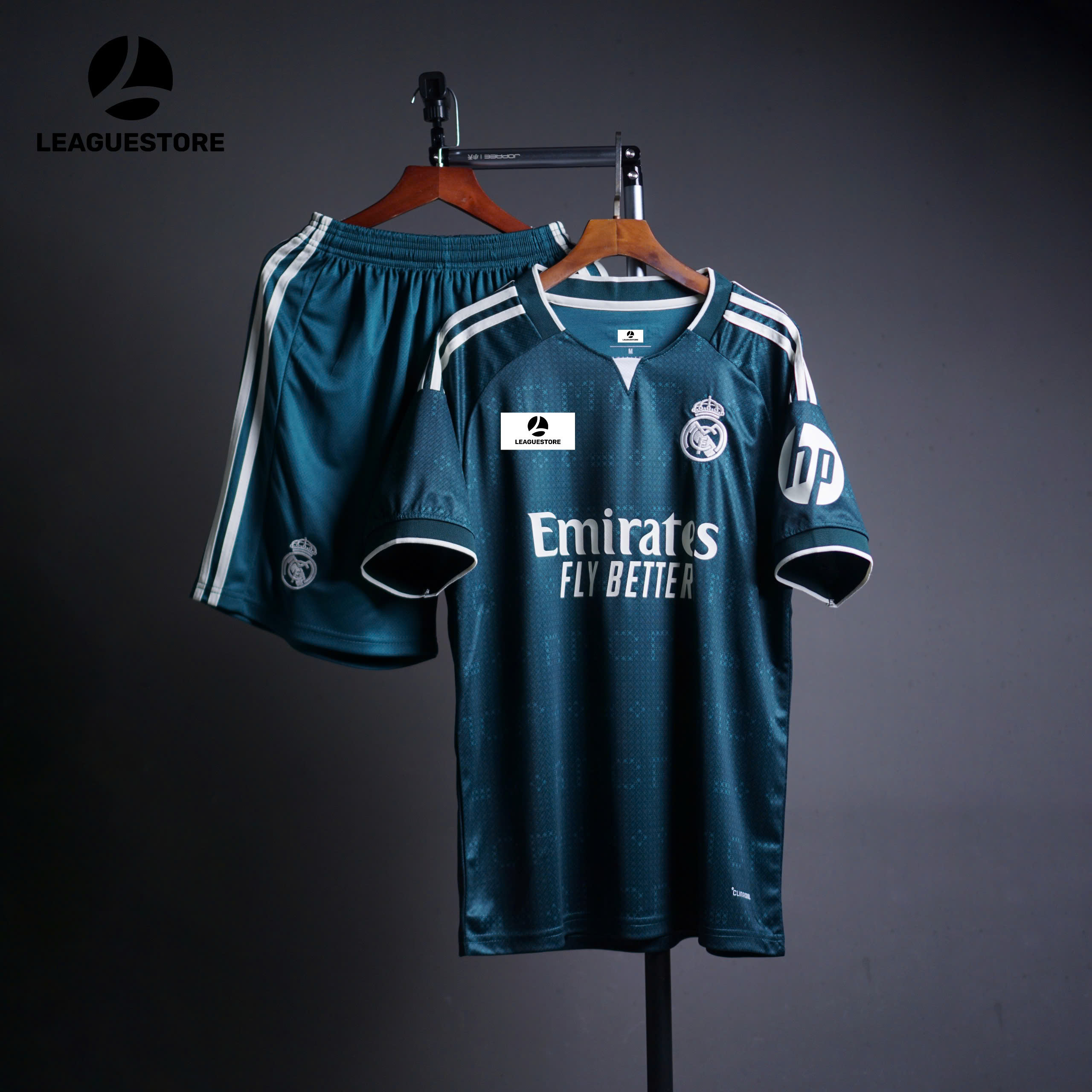 Bộ Quần Áo Real Madrid Sân Khách Xanh Rêu 26/27  – Bản Fan 🔵⚪