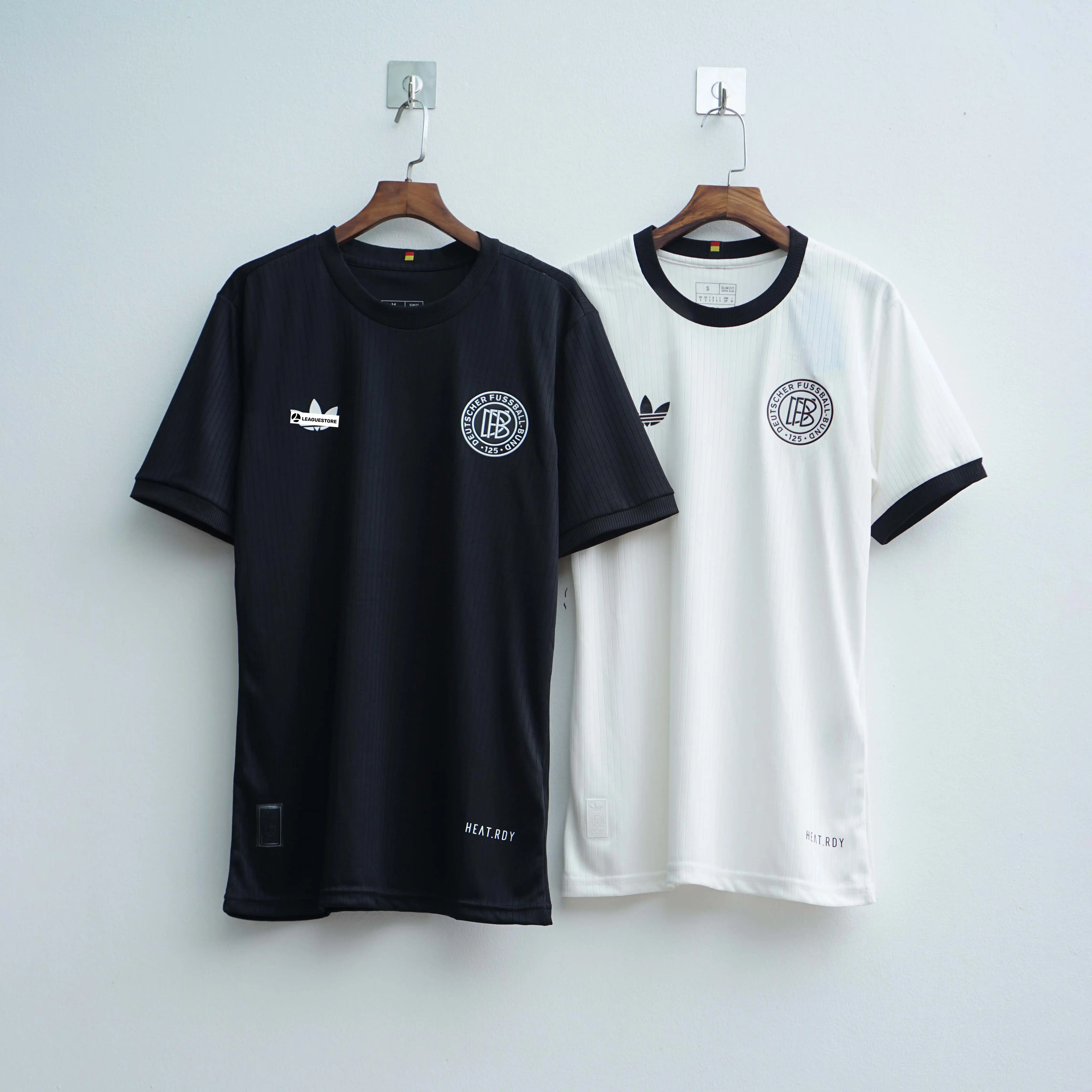 [SALE] PLAYER Áo Tuyển Đức 125 Năm - 2 màu đen/ trắng - logo cao su non