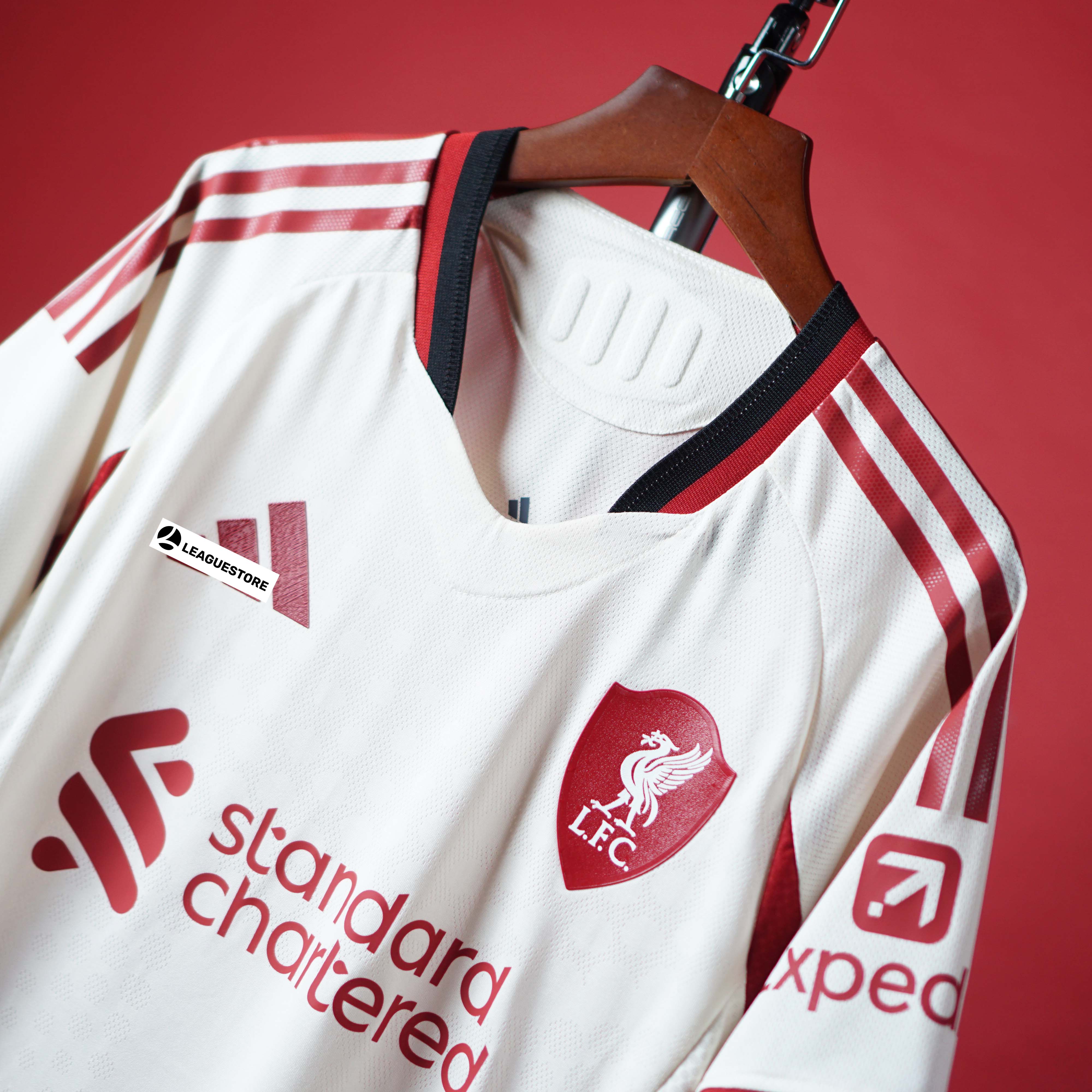 PLAYER Liverpool Sân Khách màu be ngắn tay 25/26 - Logo cao su non