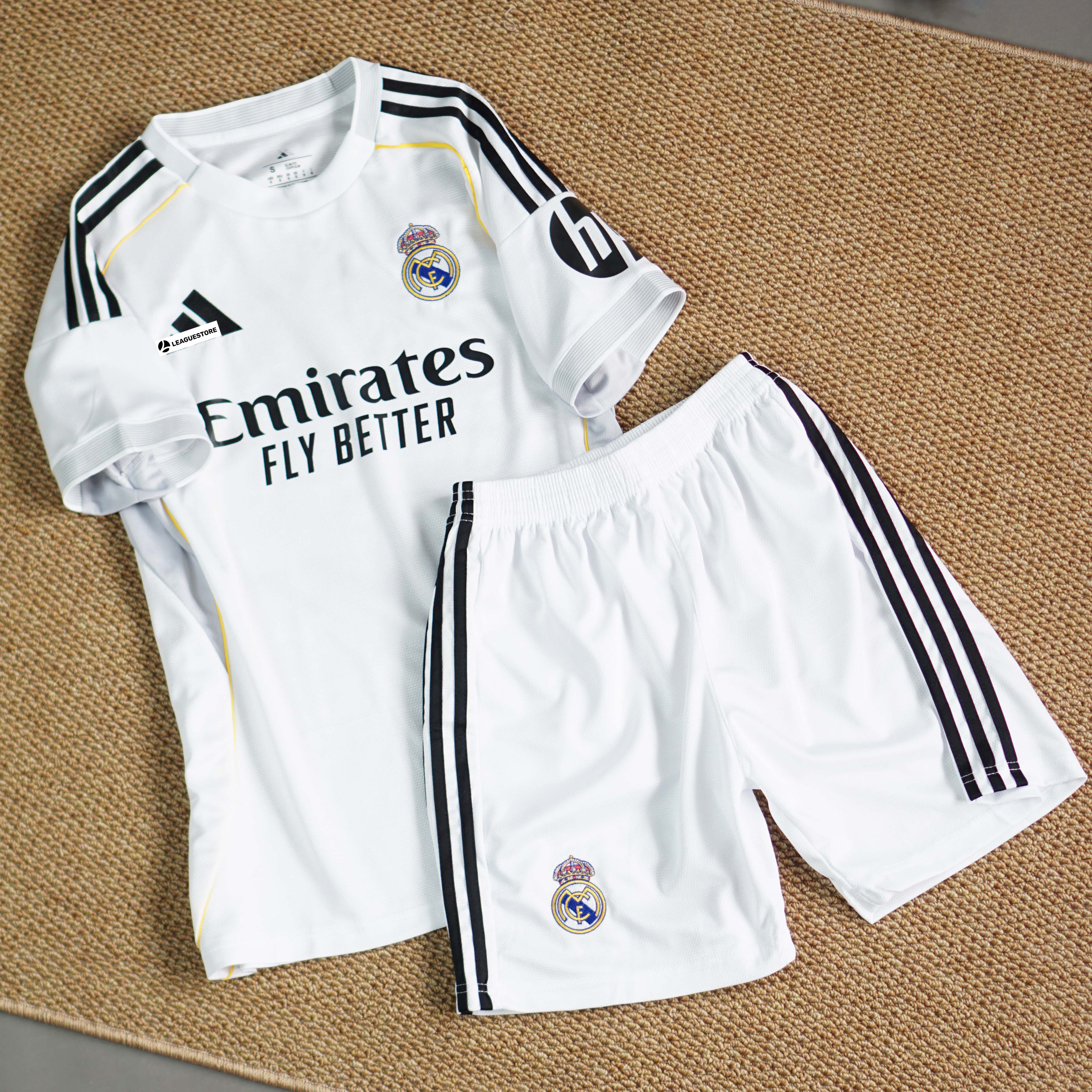 Bộ Quần Áo Đấu Real Madrid  25/26 - Logo Cao Su Non/ Thêu