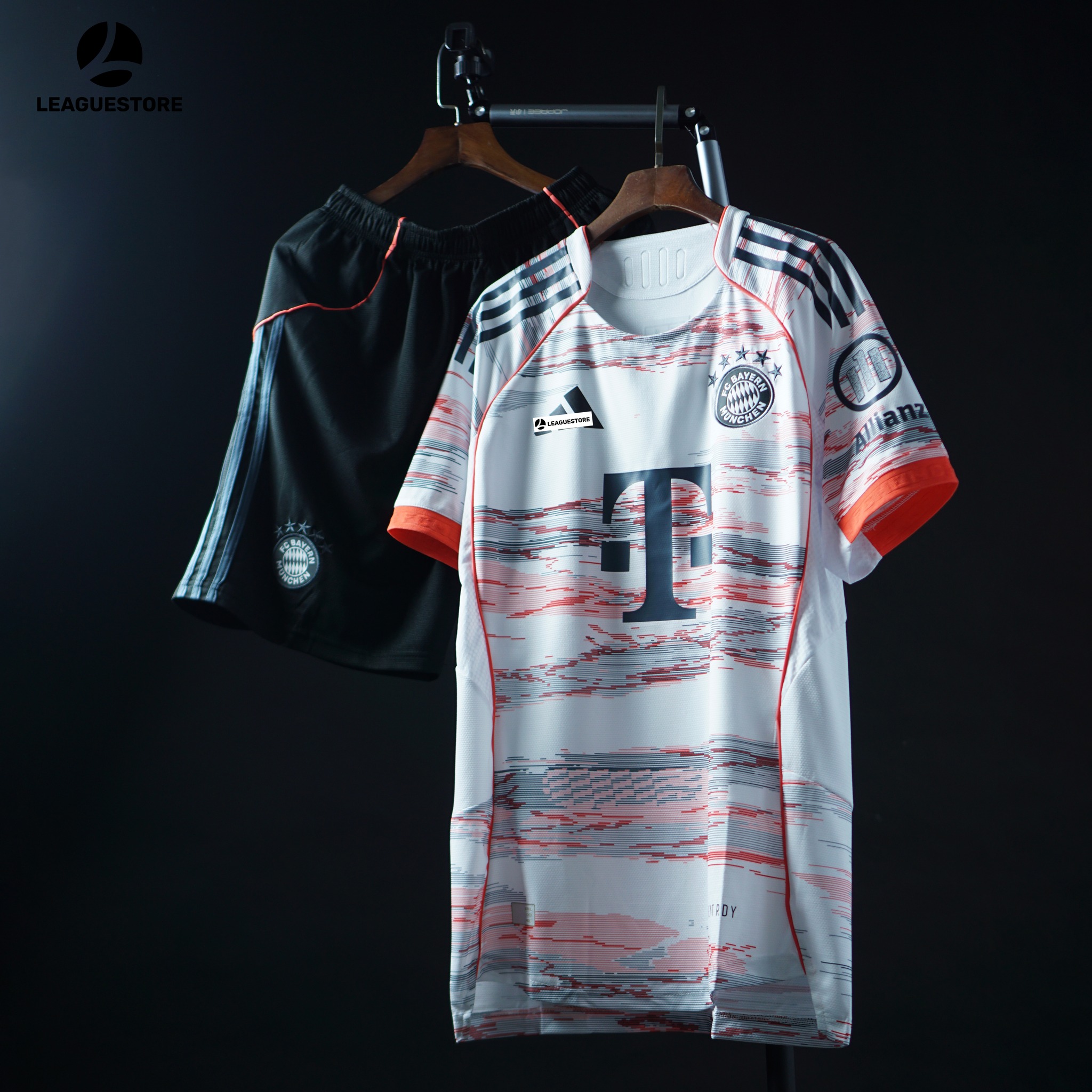 Bộ Áo Đấu Bayern Munich Trắng Cam 2025/26