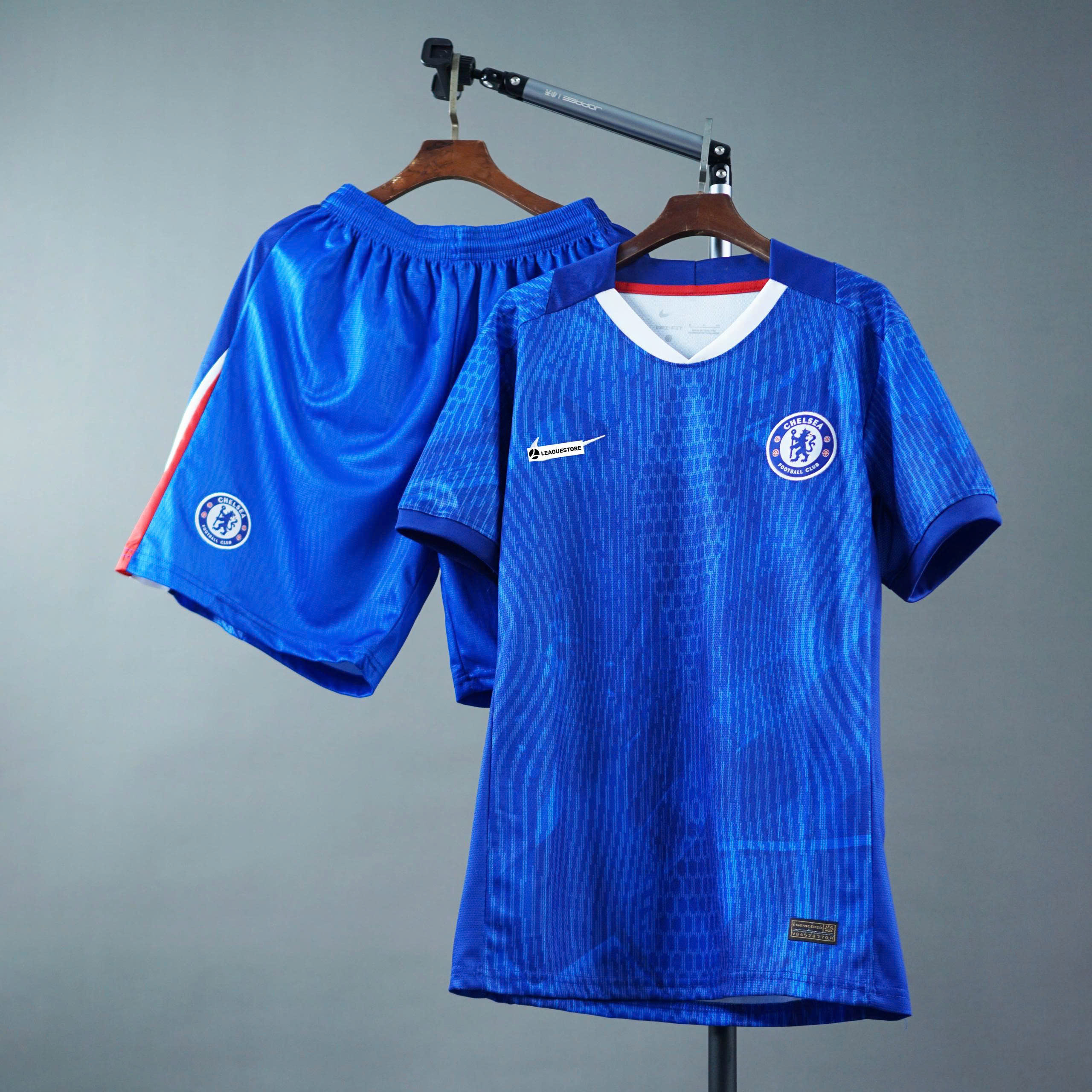 Áo Đấu Chelsea Sân Nhà 2025/26 – Họa Tiết Tổ Ong Độc Đáo