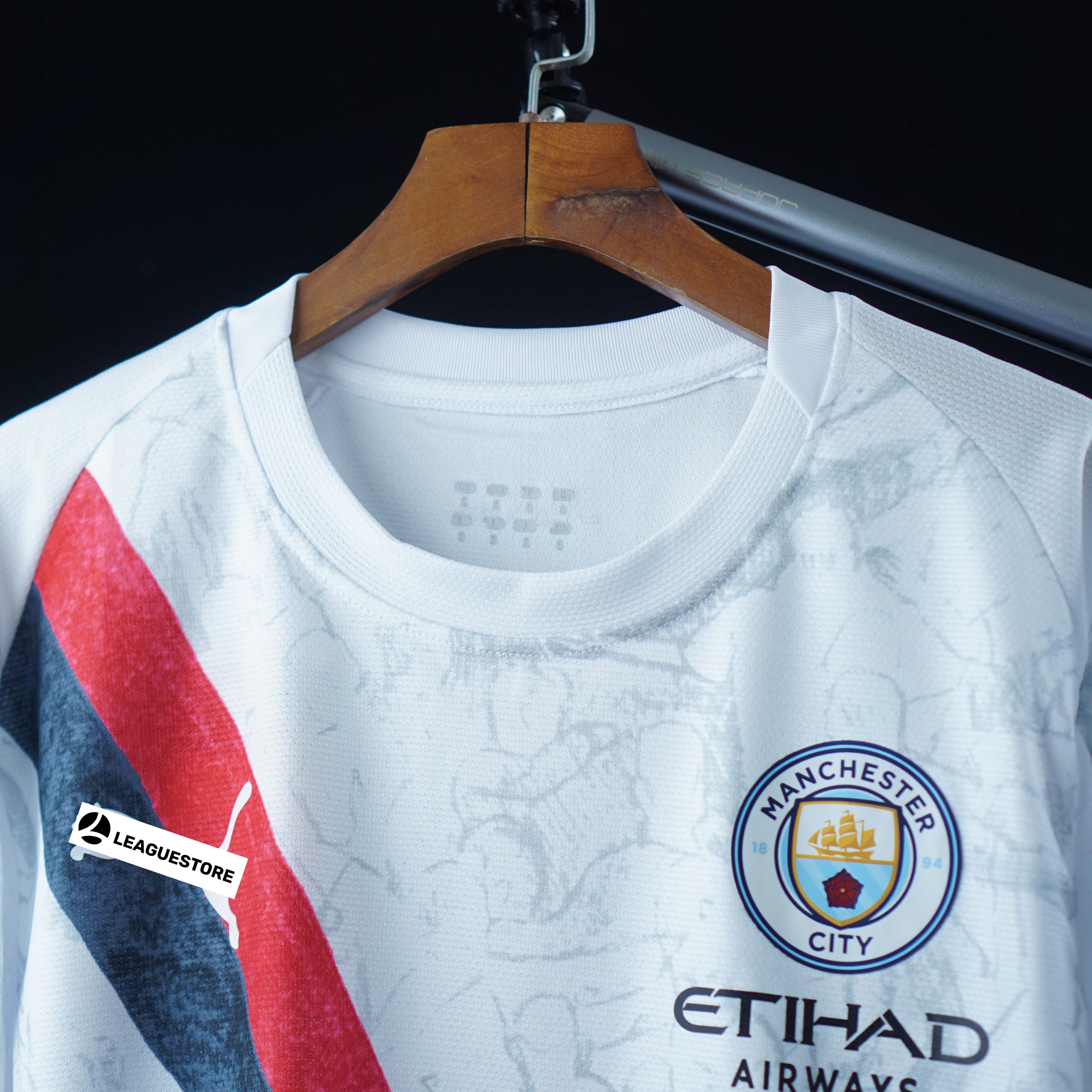 Áo Đấu Man City Sân Khách Màu Trắng 2025/26