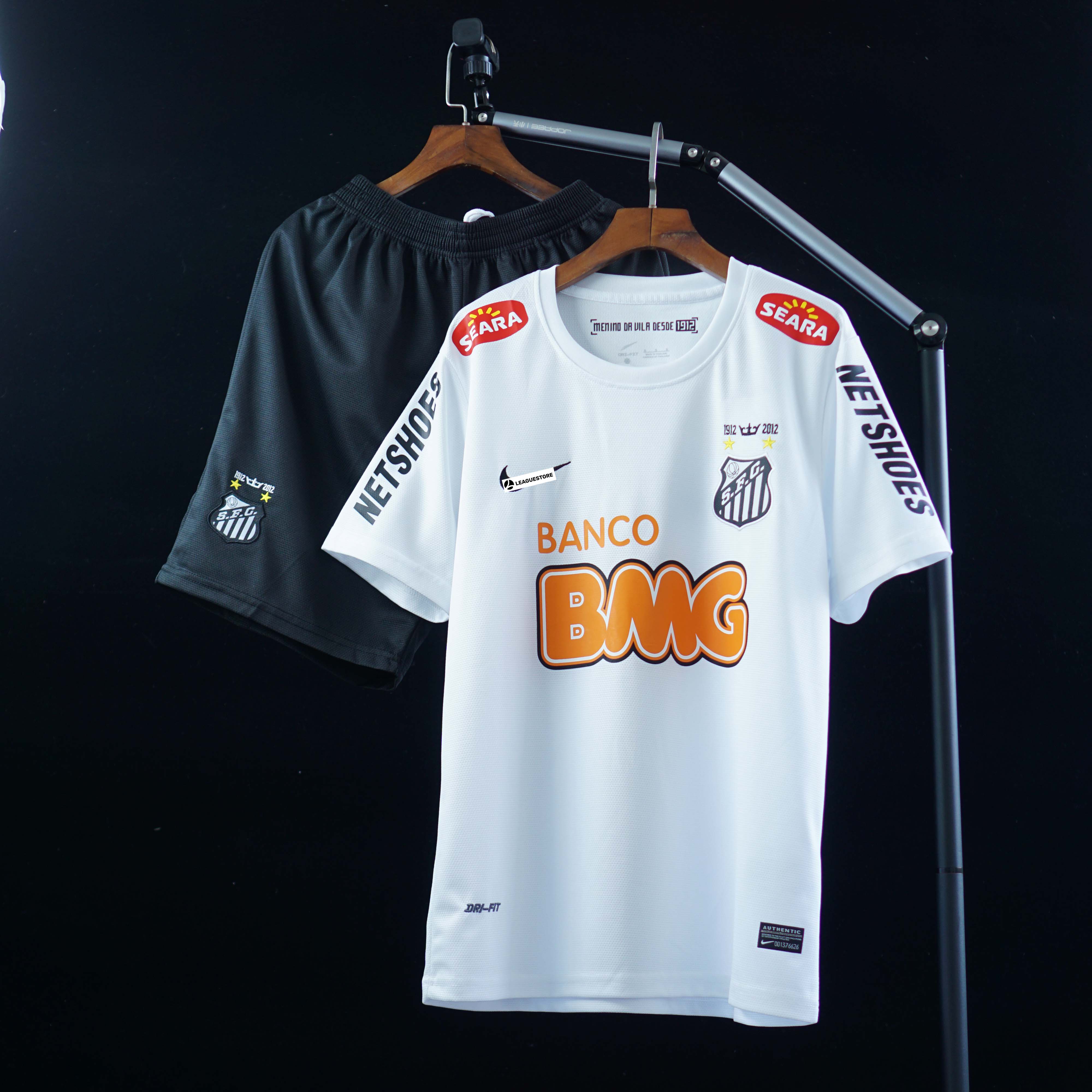 Bộ Áo Retro Santos – Đậm Chất Huyền Thoại Brazil