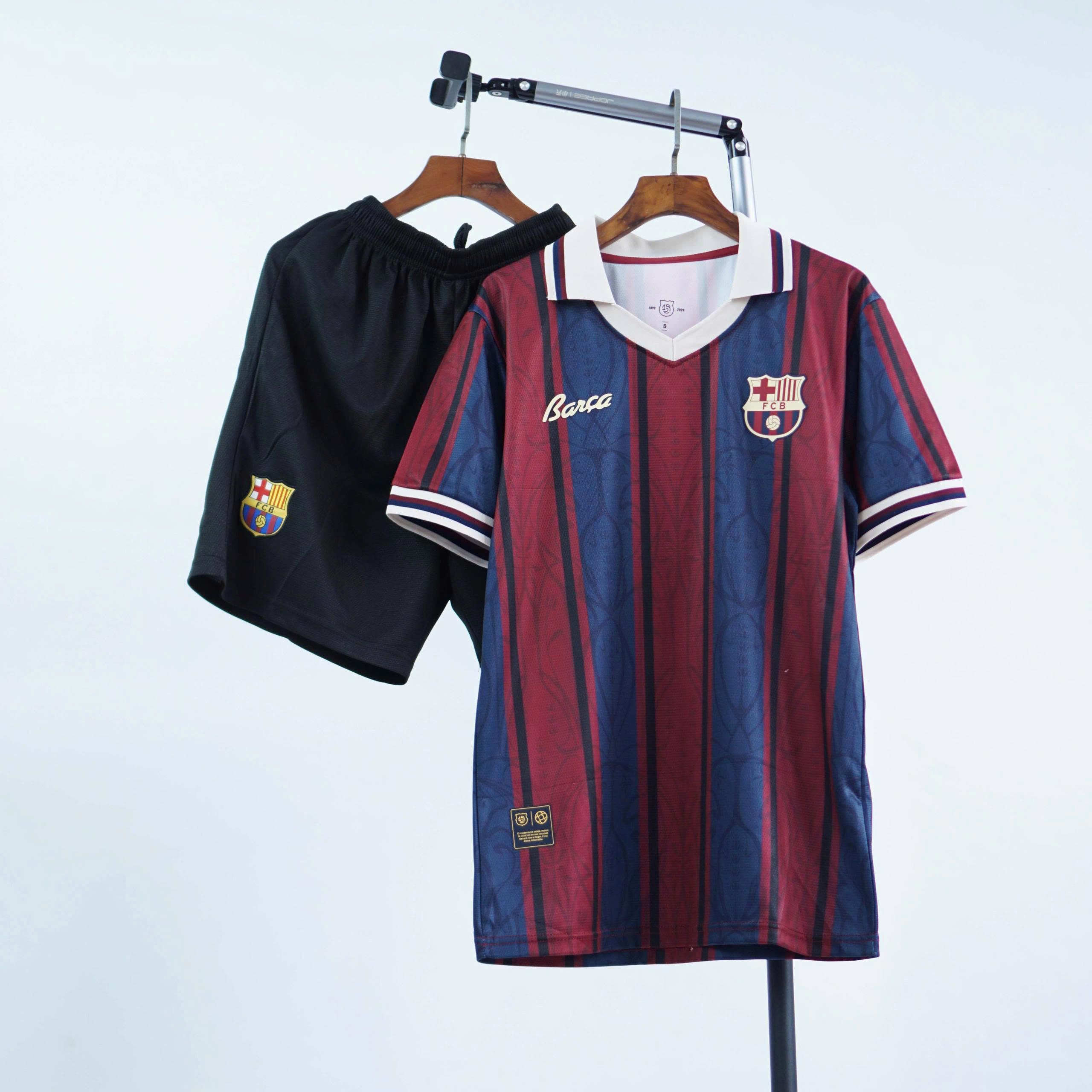 Áo Retro Barcelona Cổ Trụ – Thiết Kế Huyền Thoại
