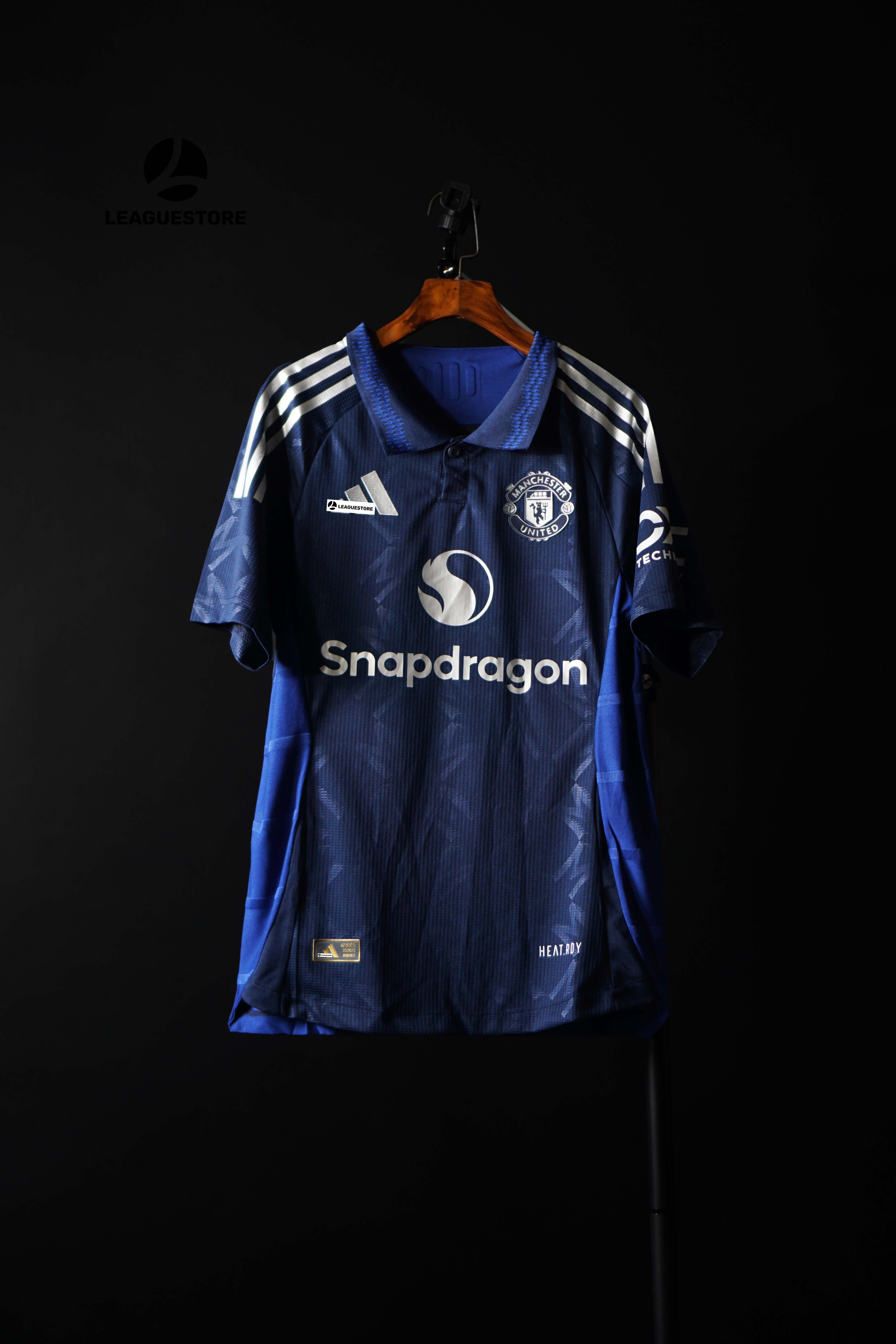 [SALE] Bộ Áo Đấu Manchester United Player Sân Khách 24/25 – Logo Cao Su Non – Hàng Thái Auth 1:1