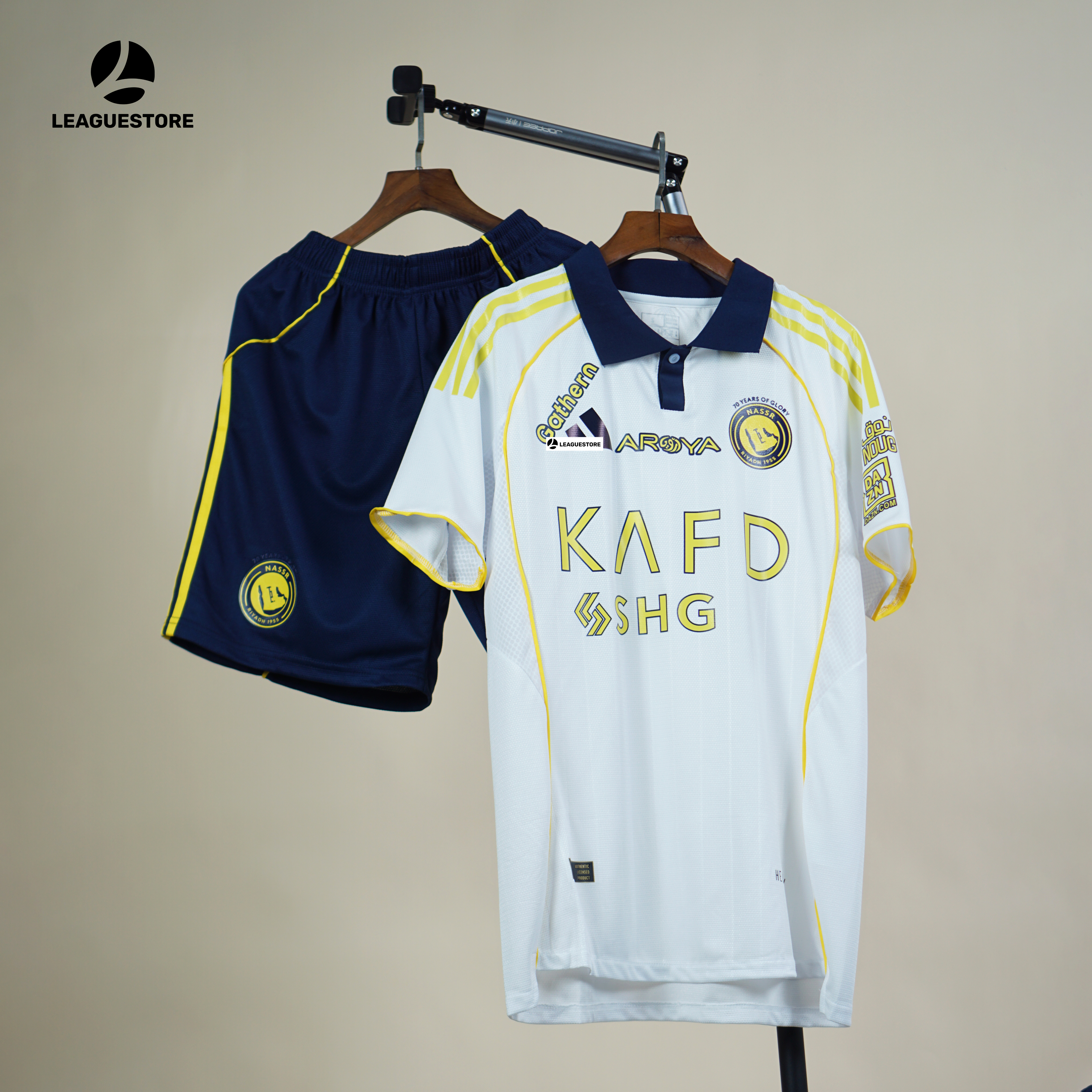 Áo Đấu Al Nassr Sân Khách 2025/26-Bộ Áo Trắng Quần Xanh Than