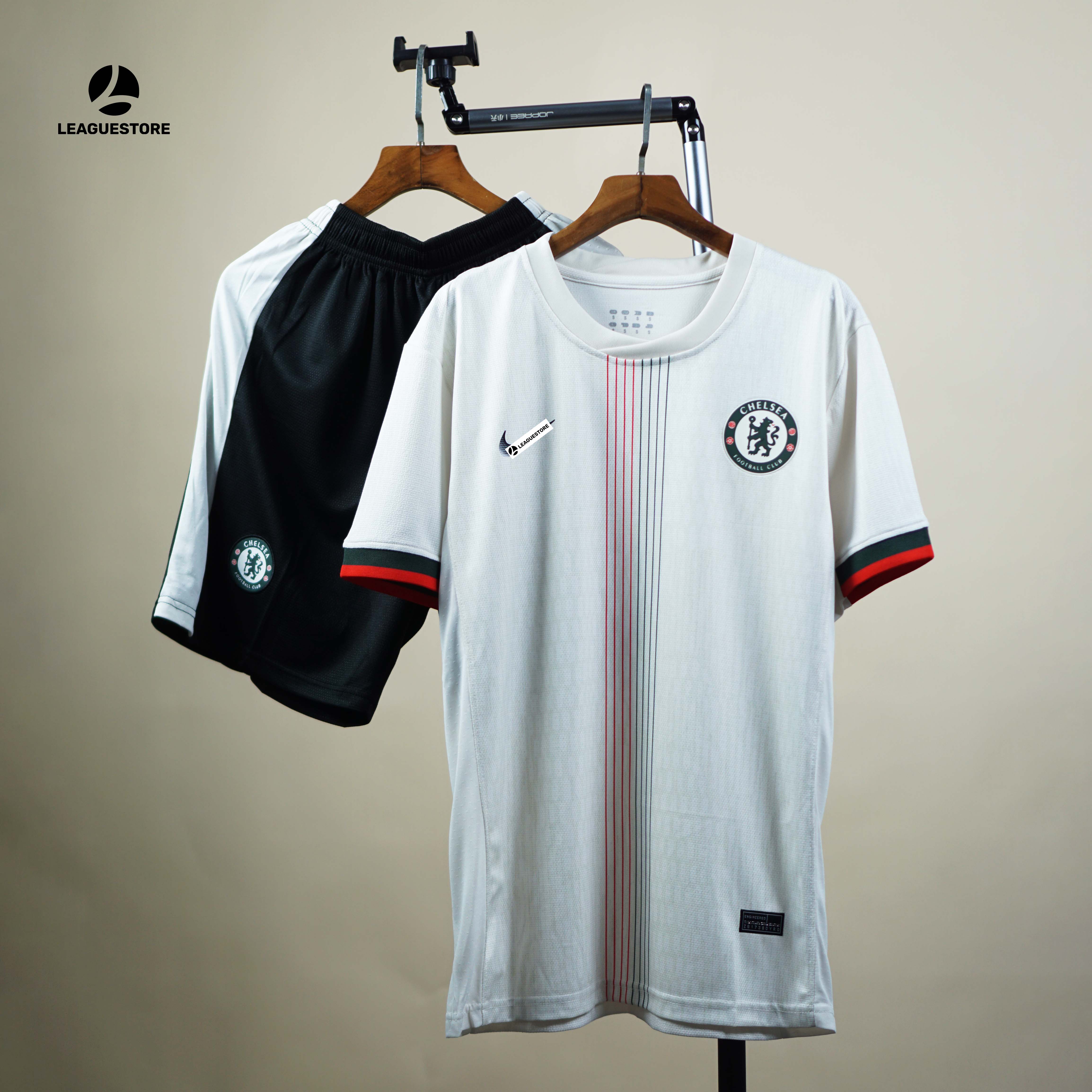Áo Đấu Chelsea Sân Khách 2025/26 – Thiết Kế Sọc Tím Đỏ